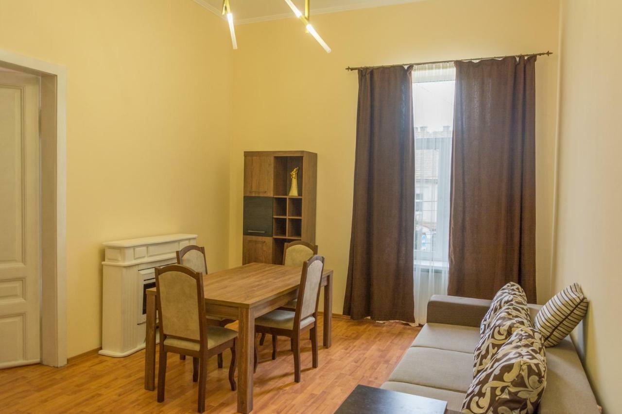 Apartment in the city centre 穆卡切沃 外观 照片